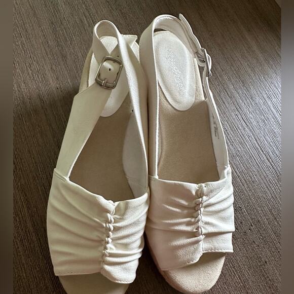 Easy Street Kindly Espadrille White Sandals Women 9.5 WW New Wedge - Picture 3 of 7